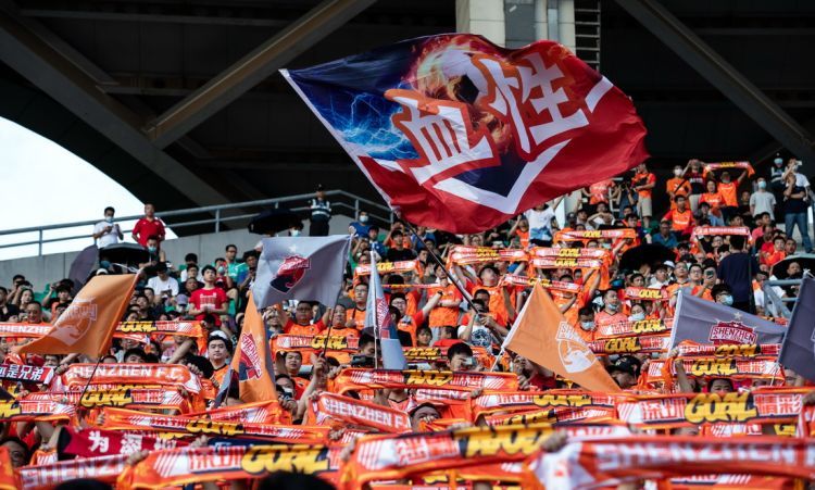  兰斯主场十人应战，顽强逼平领头羊马赛  